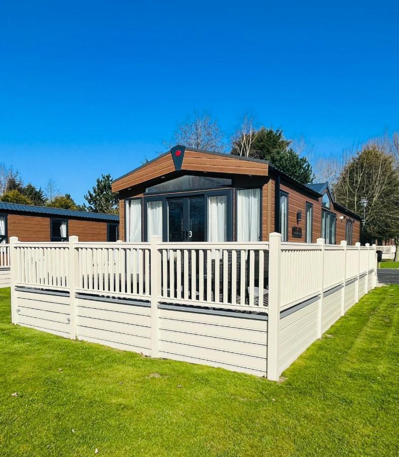 Bakers With Hot Tub Holiday home York